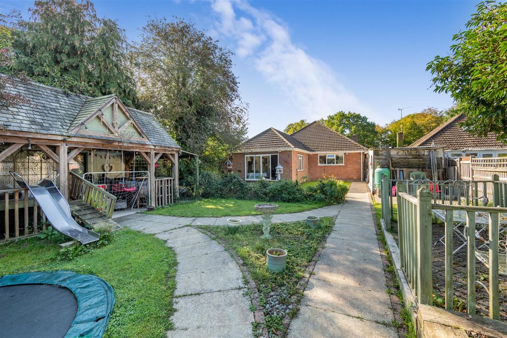 Property photo 2 of 14 8665358-Exterior05.Jpg