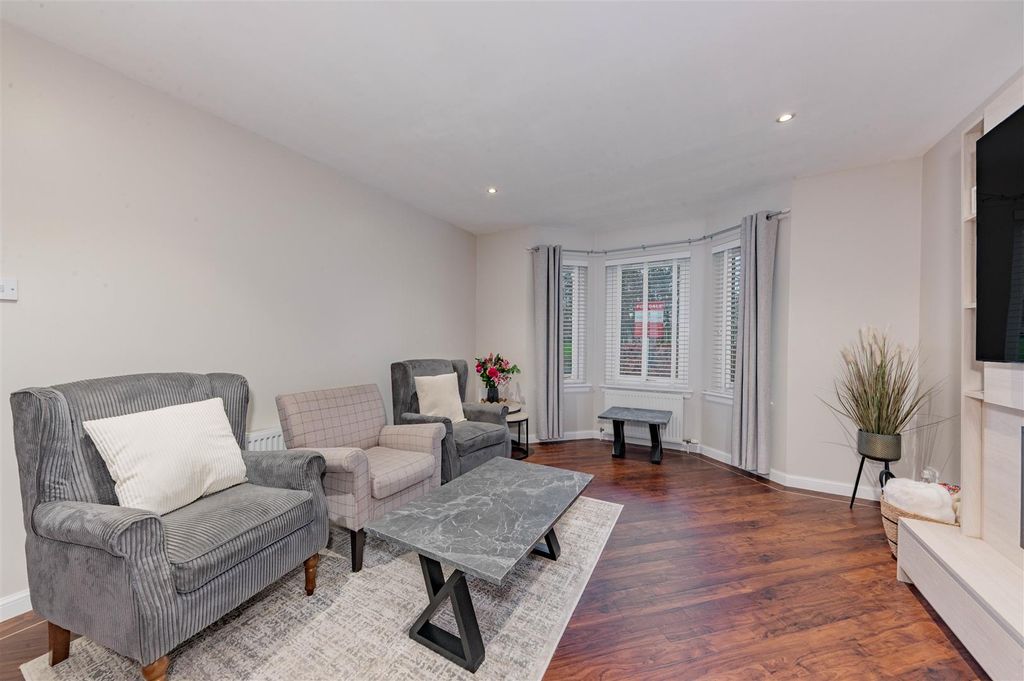 Property photo 2 of 31 7 Millburn Gardens Dundee-19.Jpg