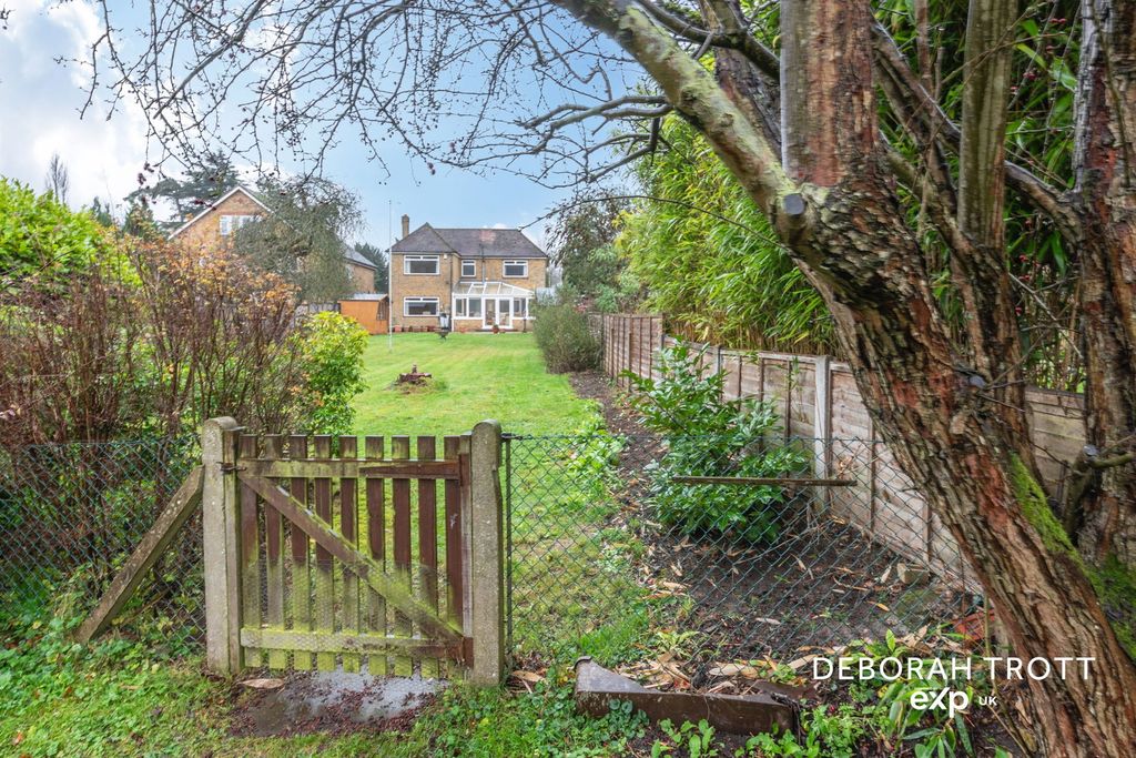 Property photo 2 of 27