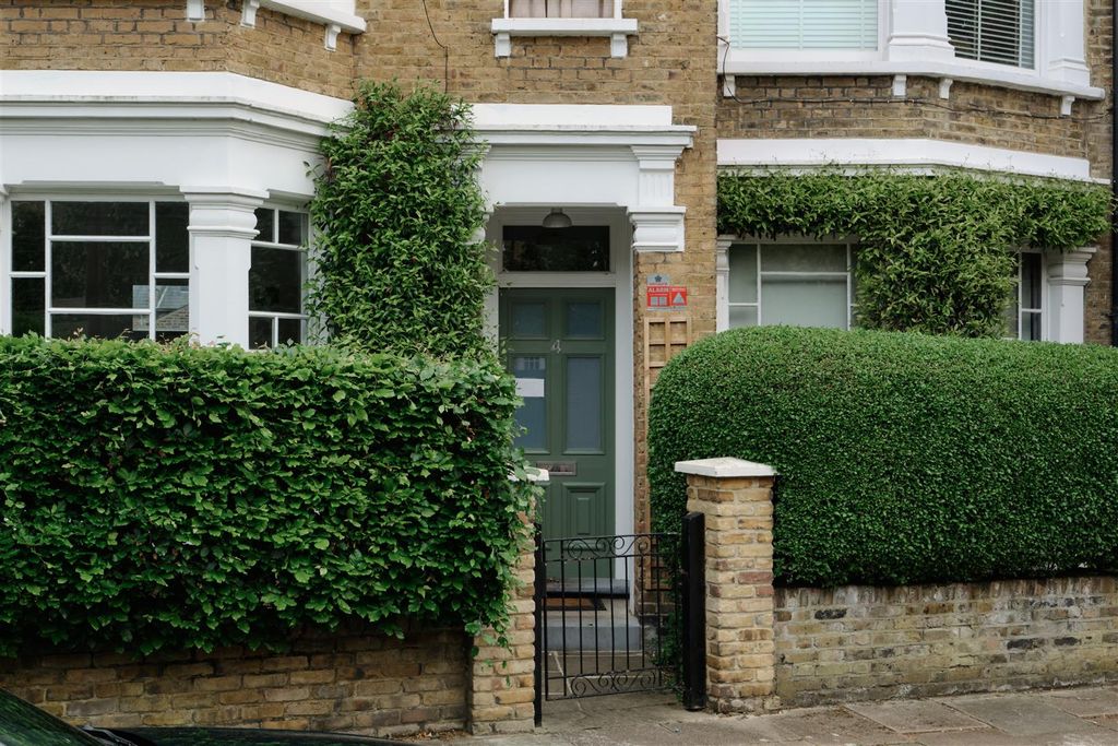 Property photo 1 of 32