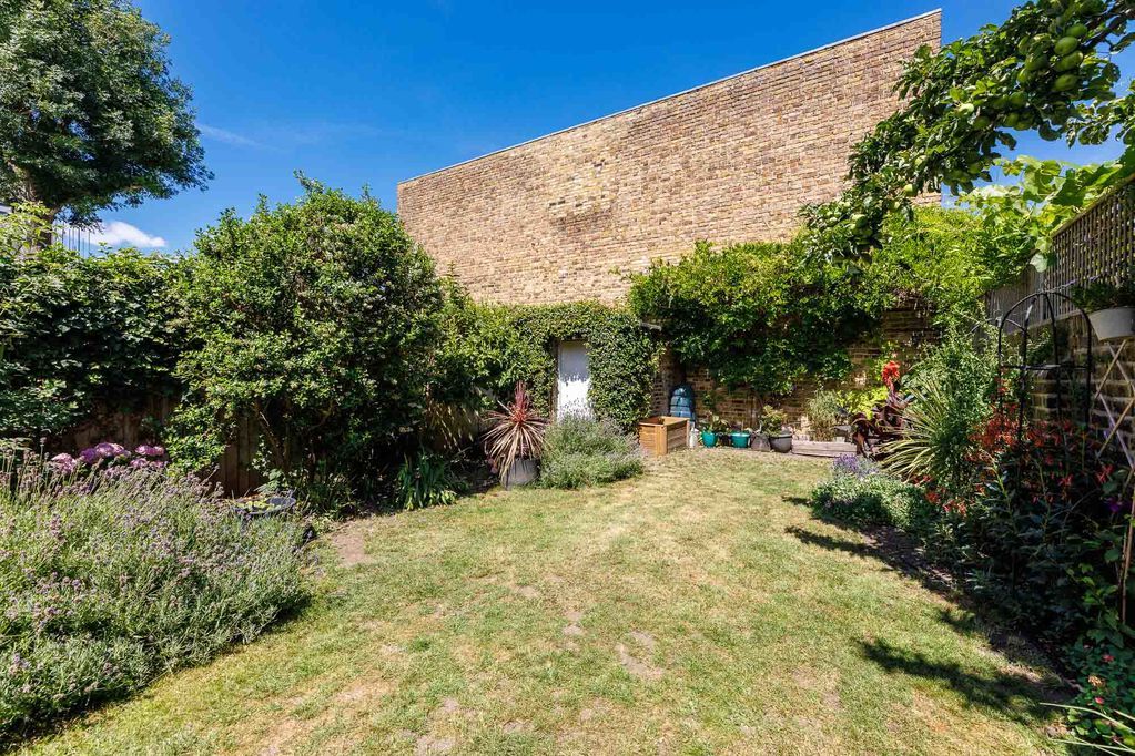 Property photo 2 of 12 Photo 11