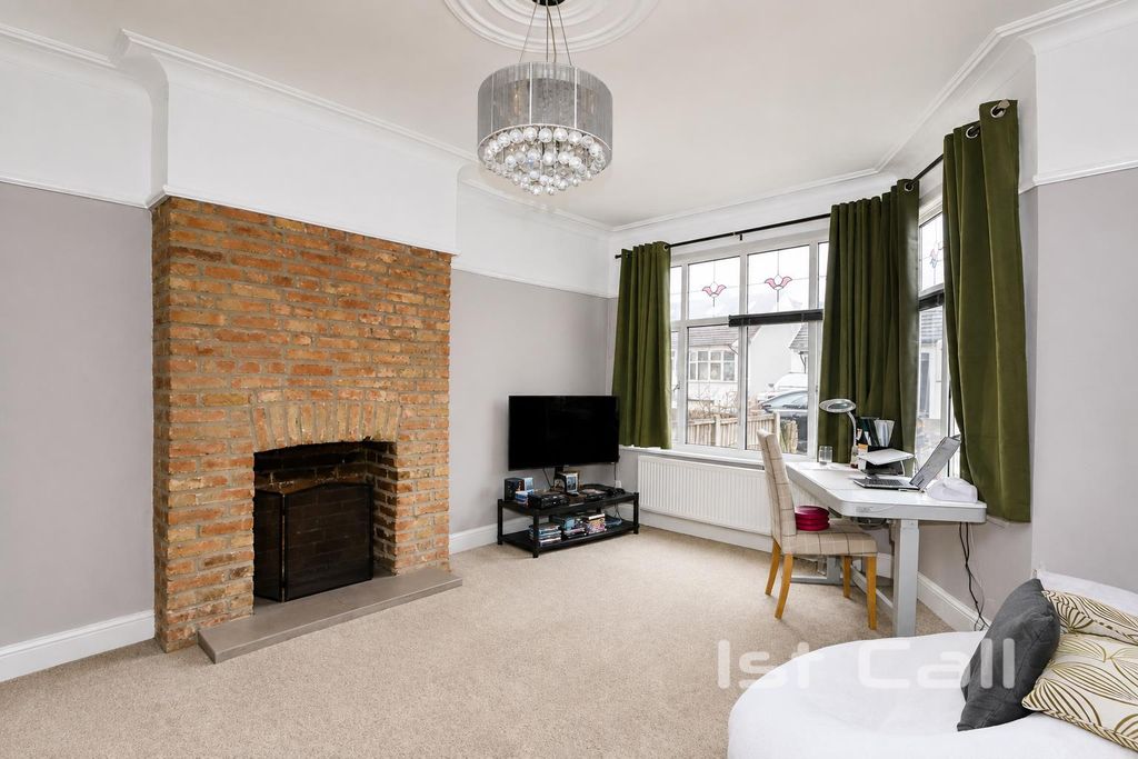 Property photo 2 of 13 Lounge