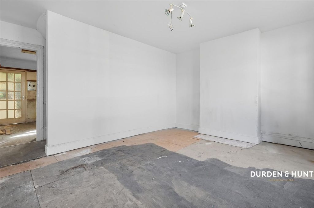 Property photo 2 of 17 Station Road