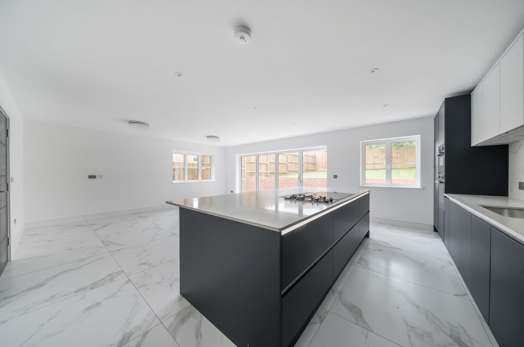 Property photo 2 of 25 1363822-18-68E64A...