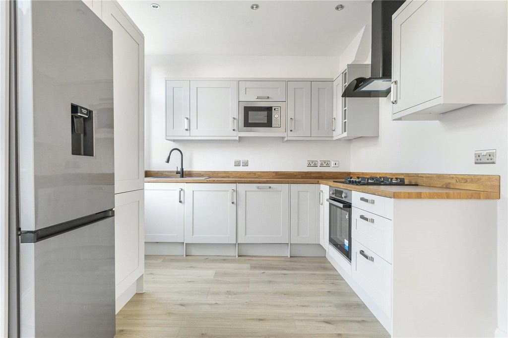 Property photo 2 of 11 Picture No. 27