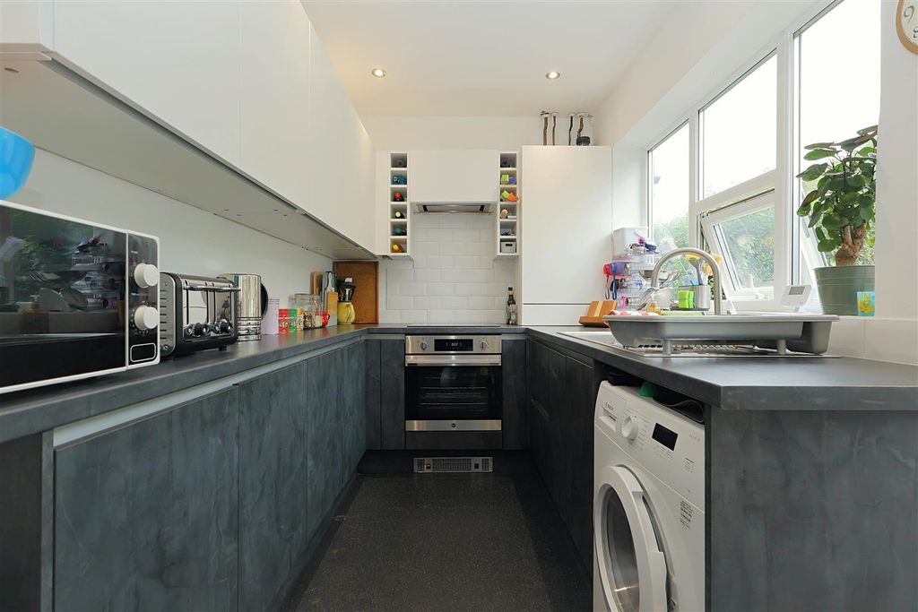 Property photo 2 of 14 Kitchen