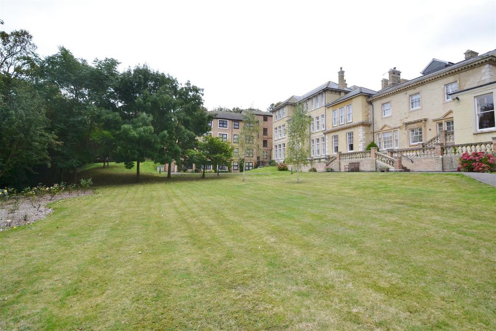 Property photo 2 of 8 Gdn.Jpg