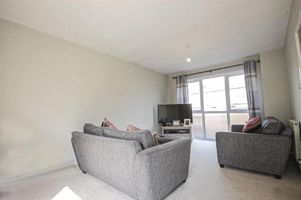Property photo 3 of 15 Living Rooms - 33 Perth Rd.Jpeg