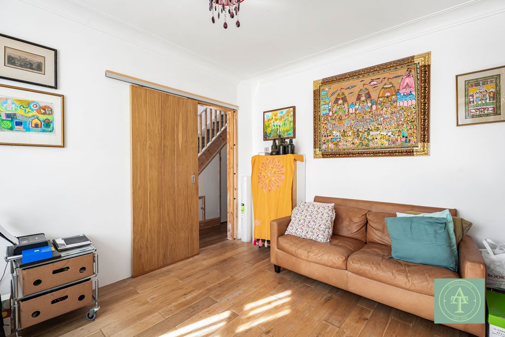 Property photo 3 of 27 Gallery