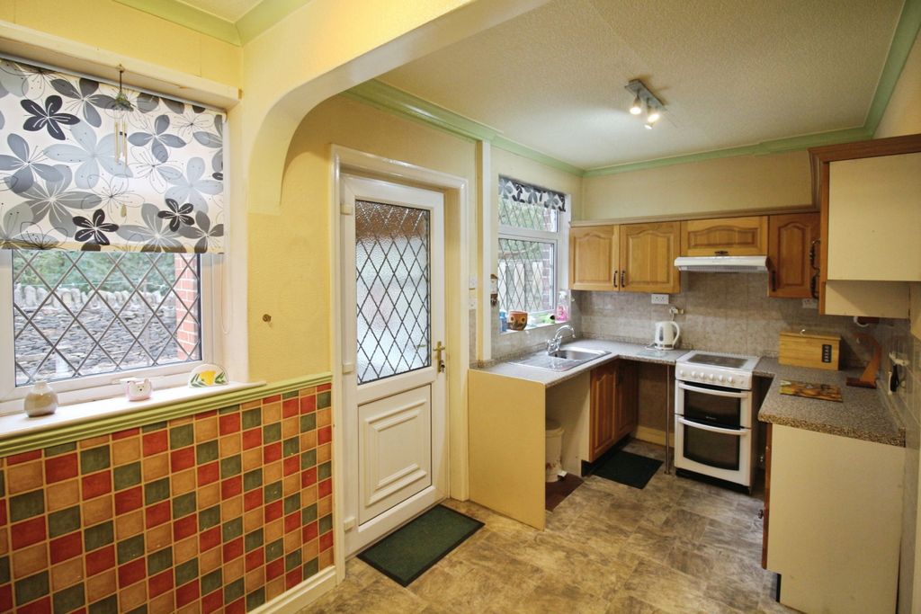 Property photo 3 of 16 Kitchen Diner