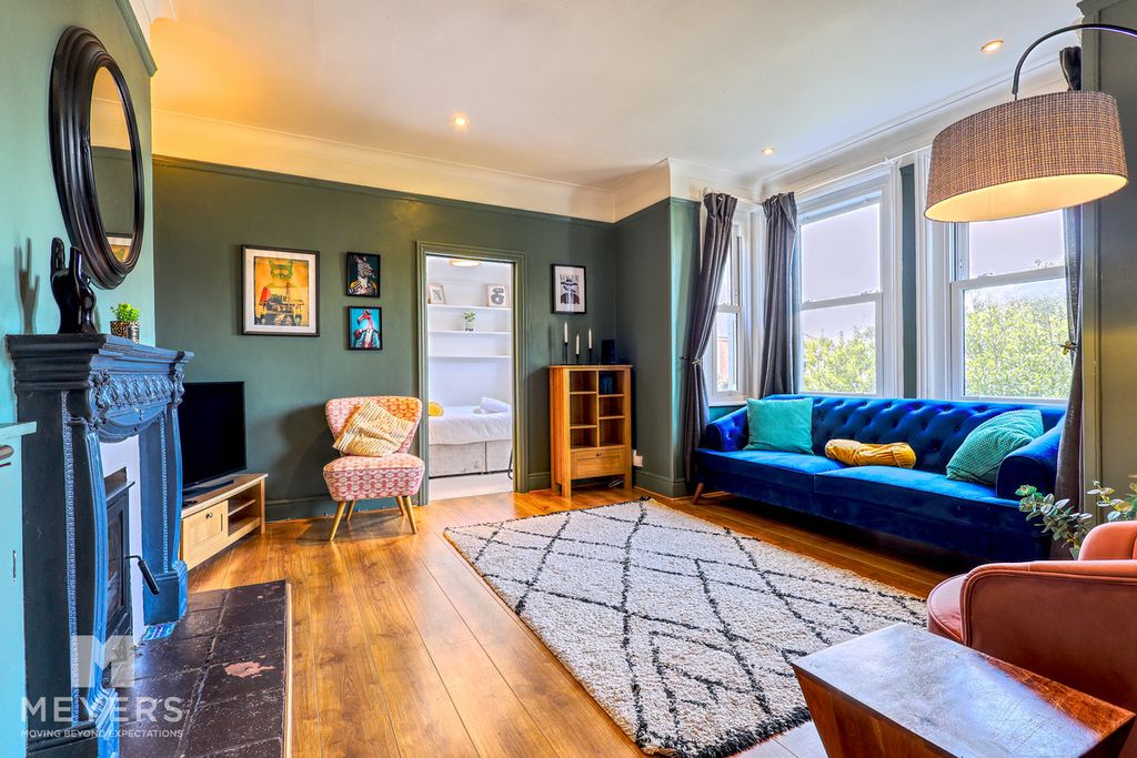 Property photo 2 of 31