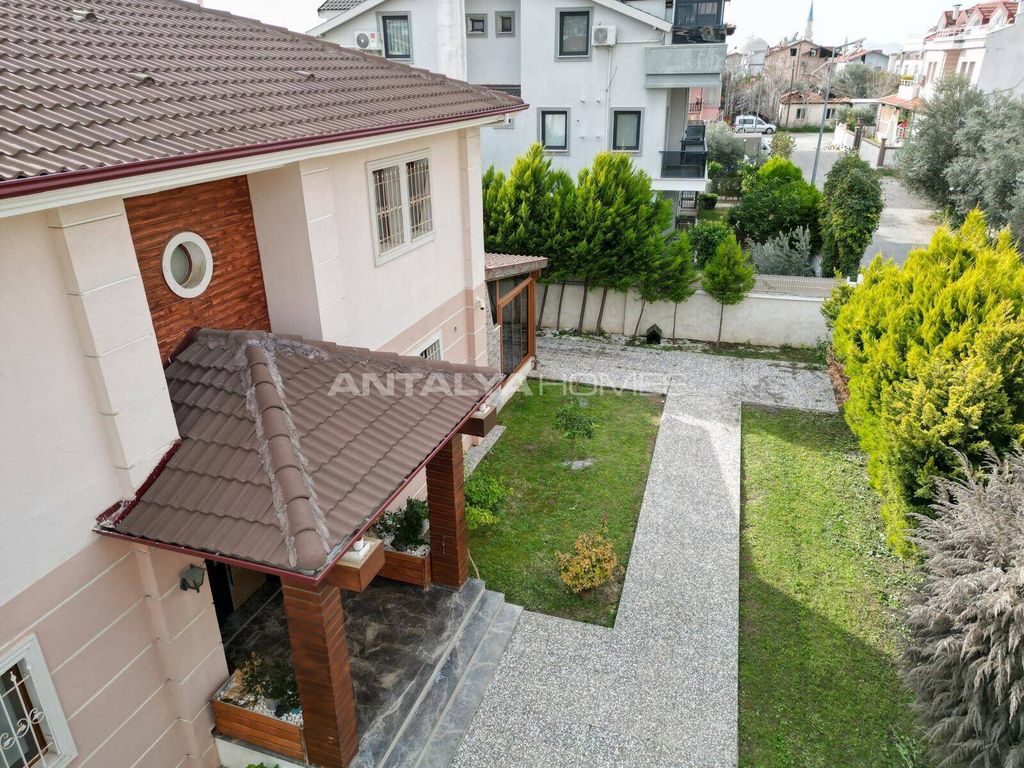 Property photo 2 of 33