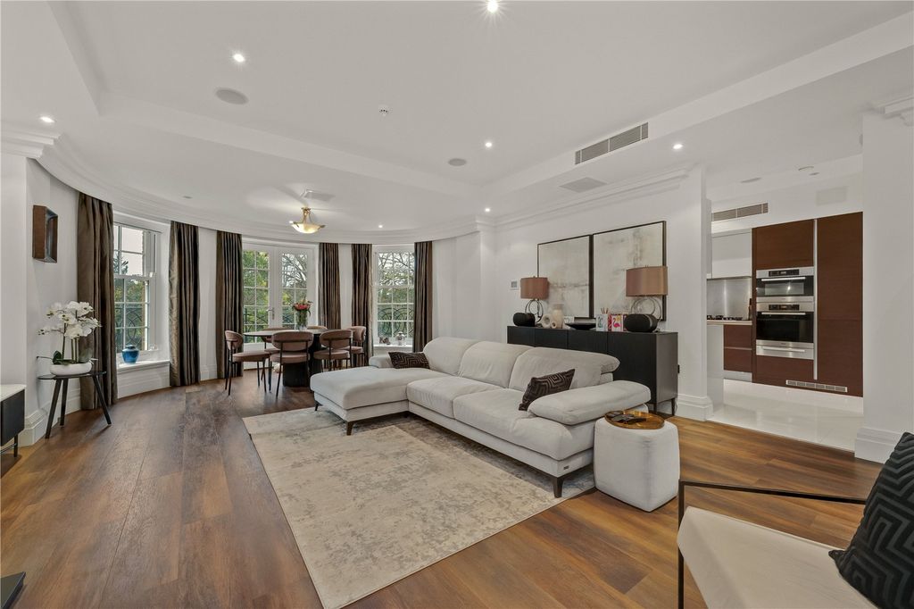 Property photo 3 of 16 Reception