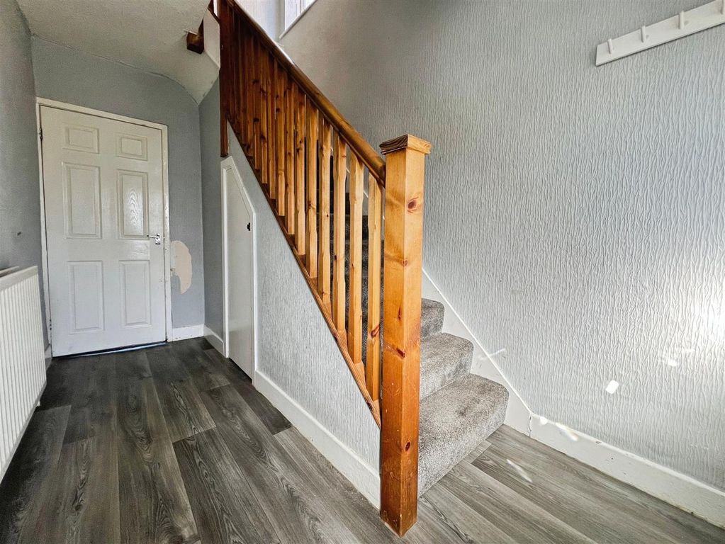 Property photo 2 of 22 Entrance Hall