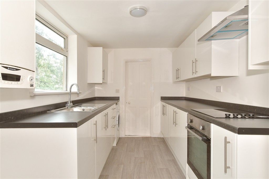 Property photo 2 of 7 Kitchen