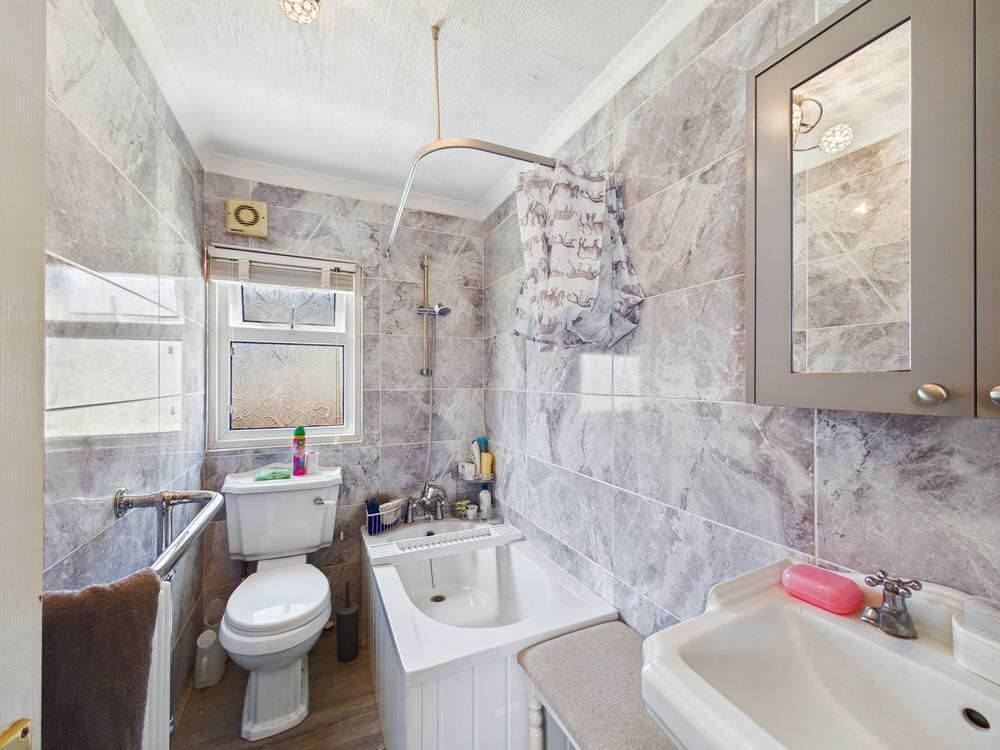 Property photo 2 of 8 Bathroom