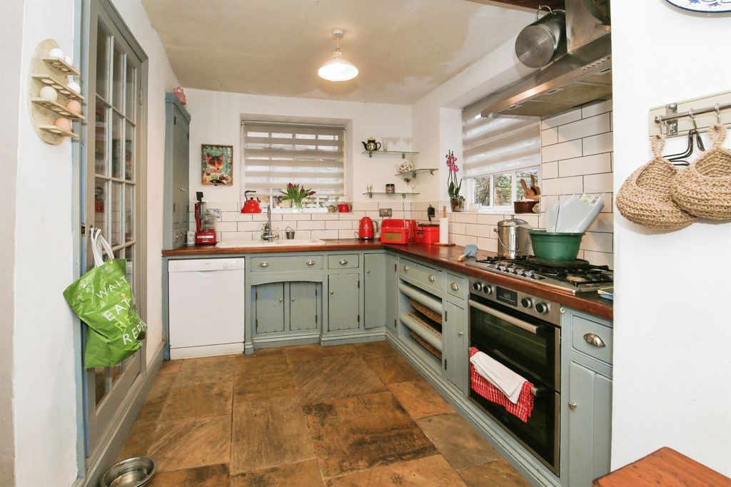 Property photo 3 of 19