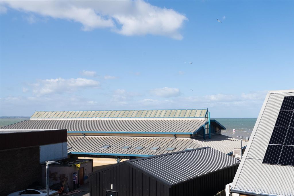 Property photo 2 of 25 Beach Walk, Whitstable