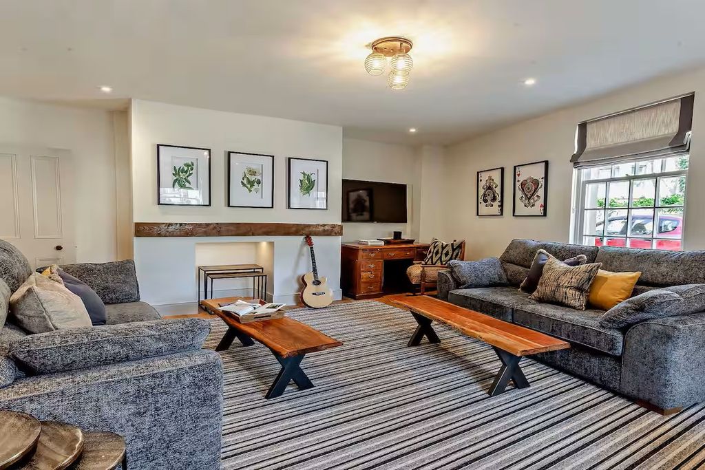 Property photo 3 of 17