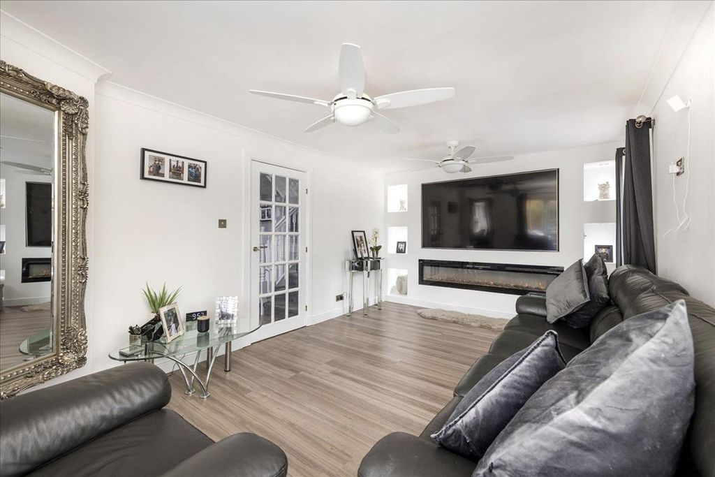 Property photo 2 of 39