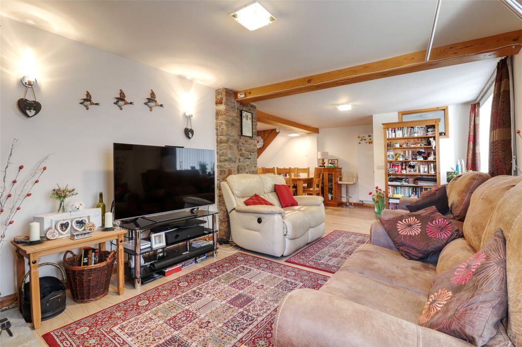 Property photo 2 of 25 Picture No. 23