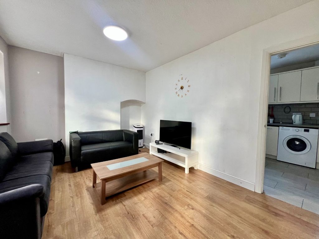 Property photo 2 of 15 4629895