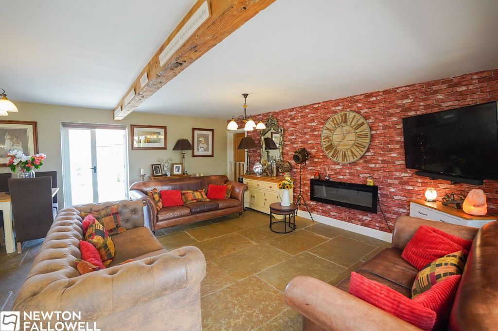 Property photo 2 of 26