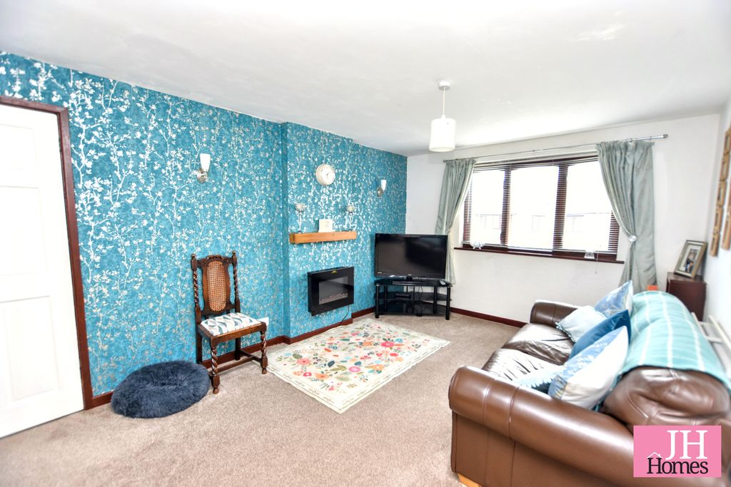 Property photo 2 of 25