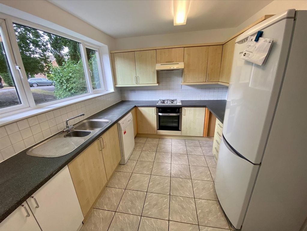 Property photo 2 of 7 Kitchen