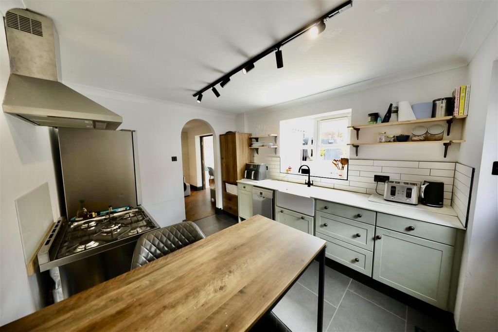 Property photo 2 of 18 Kitchen