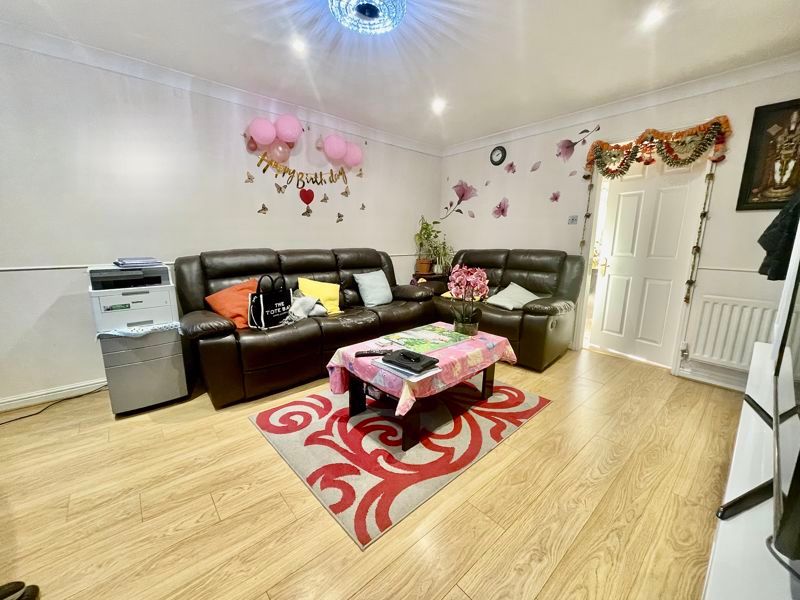 Property photo 1 of 17 Photo 5