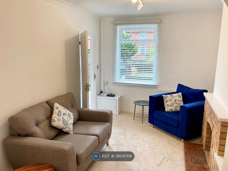 Property photo 3 of 12 Lounge
