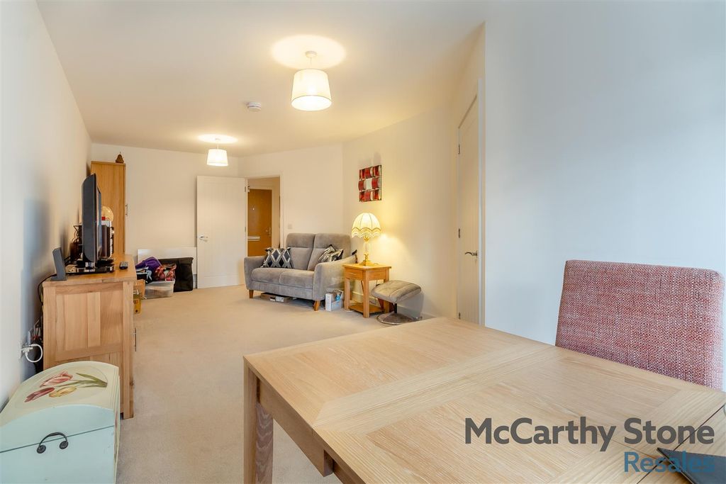 Property photo 3 of 14 8673563-Interior10.Jpg