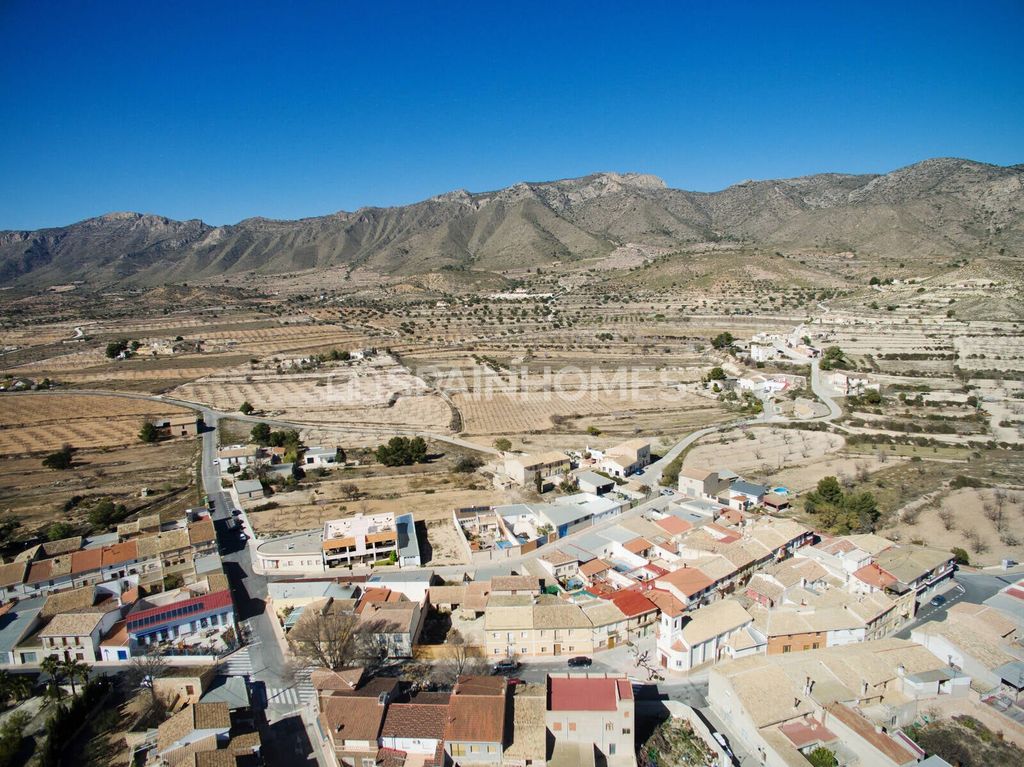 Property photo 1 of 9