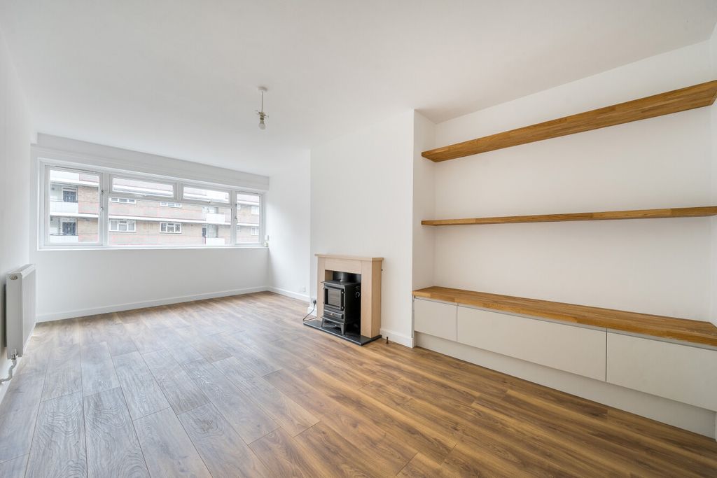 Property photo 2 of 7 1513738-10-1A0628...