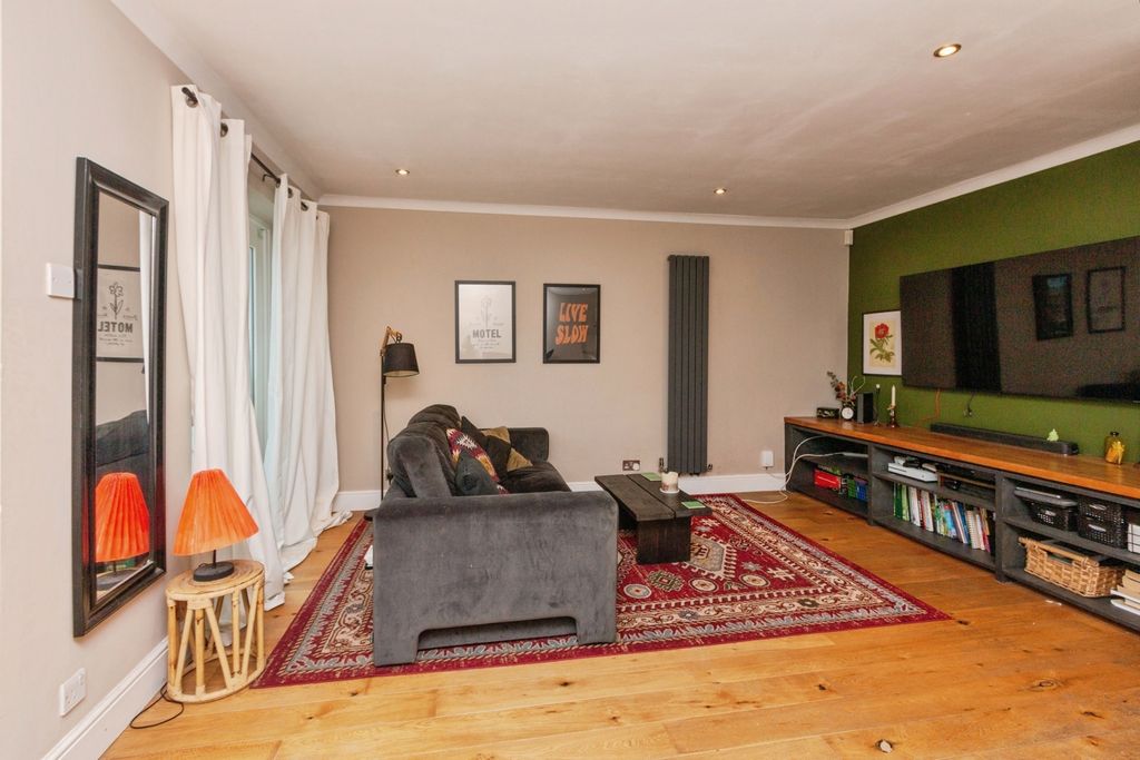 Property photo 2 of 17 Pbox-Img.Jpg