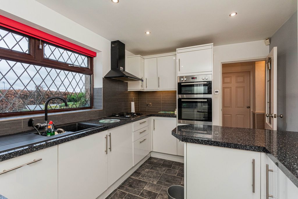 Property photo 2 of 23 Picture No. 22