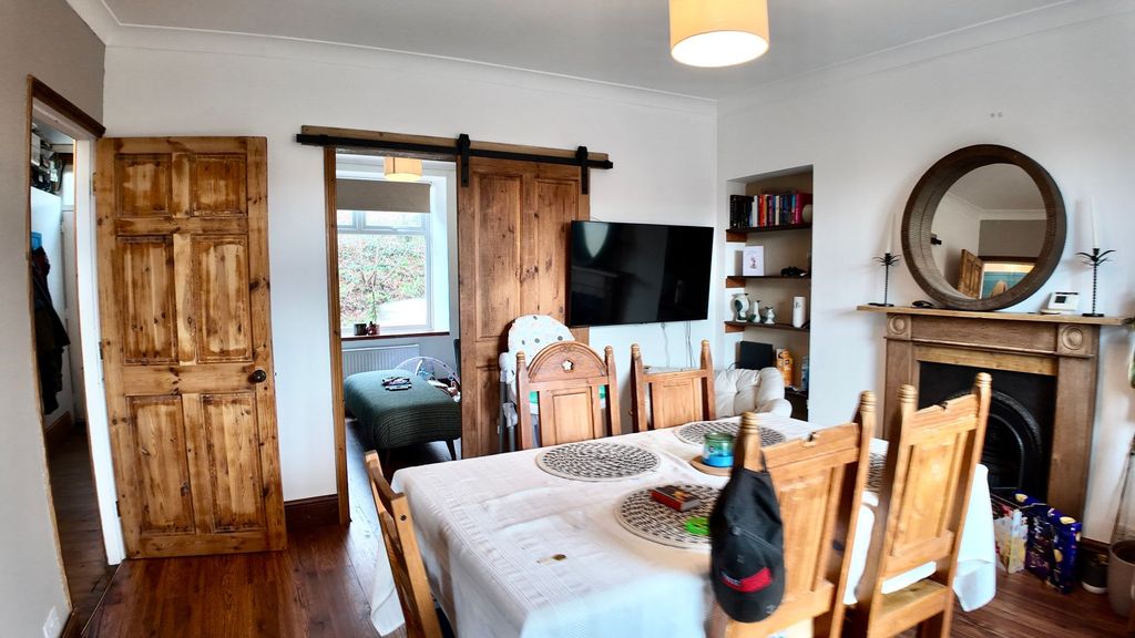 Property photo 2 of 34