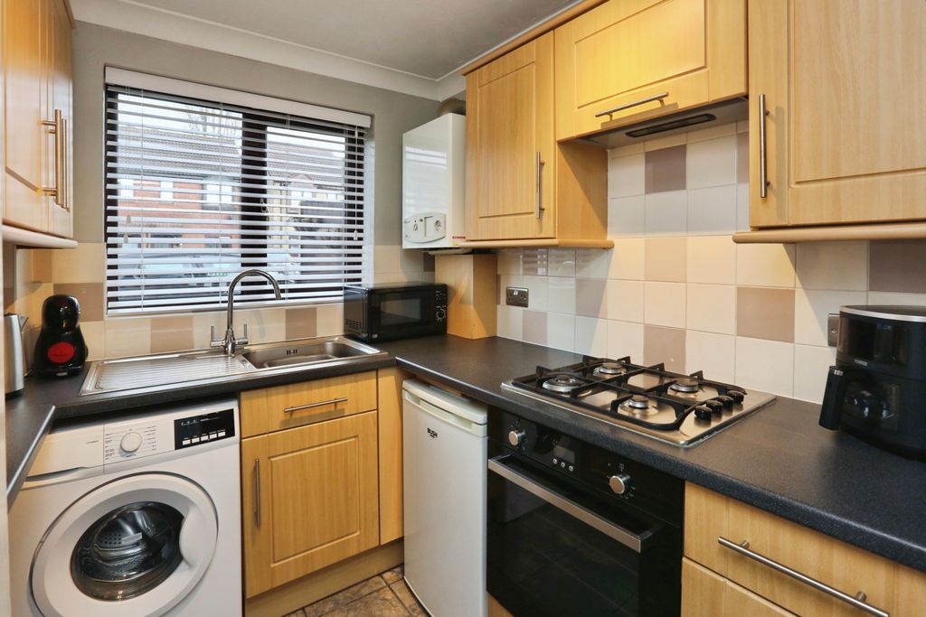 Property photo 2 of 20