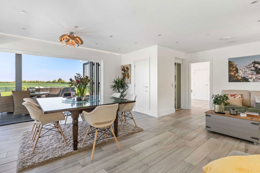 Property photo 3 of 56