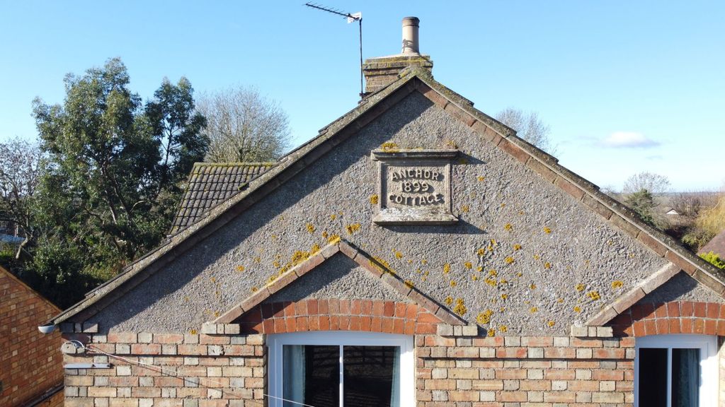 Property photo 2 of 35