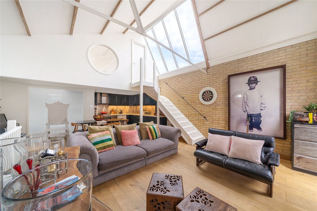 Property photo 2 of 16 Picture No. 32