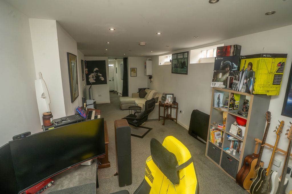 Property photo 3 of 24