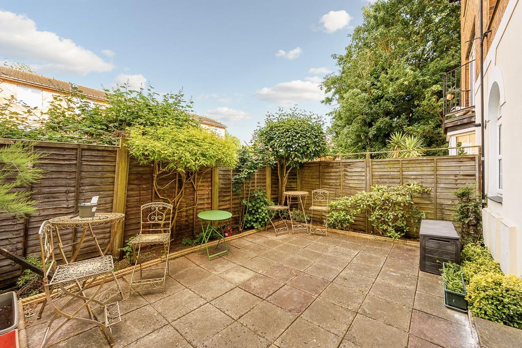 Property photo 3 of 10 33F Copenhagen Gardens-6.Jpg