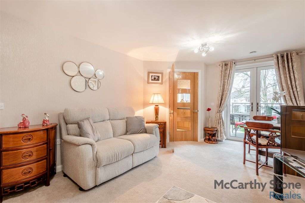 Property photo 1 of 17 8679438-Interior05.Jpg