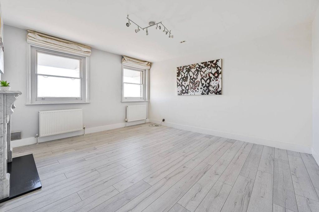 Property photo 3 of 8