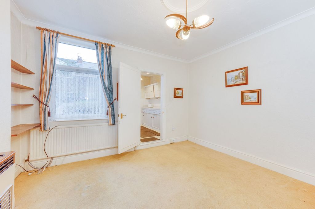 Property photo 3 of 25