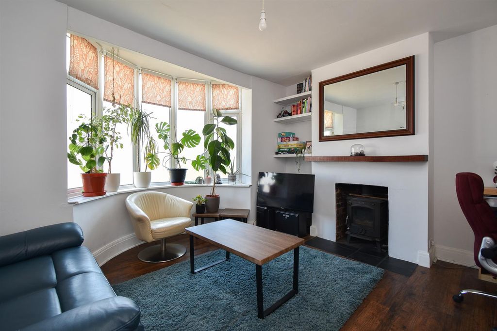 Property photo 1 of 19 Living Room