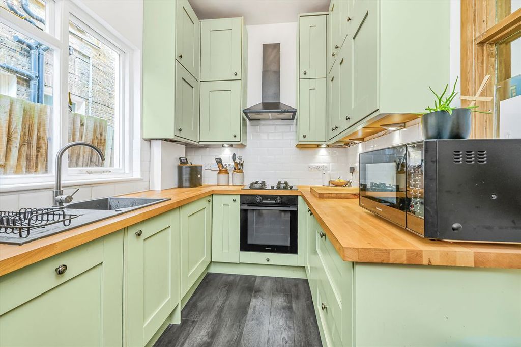 Property photo 3 of 6