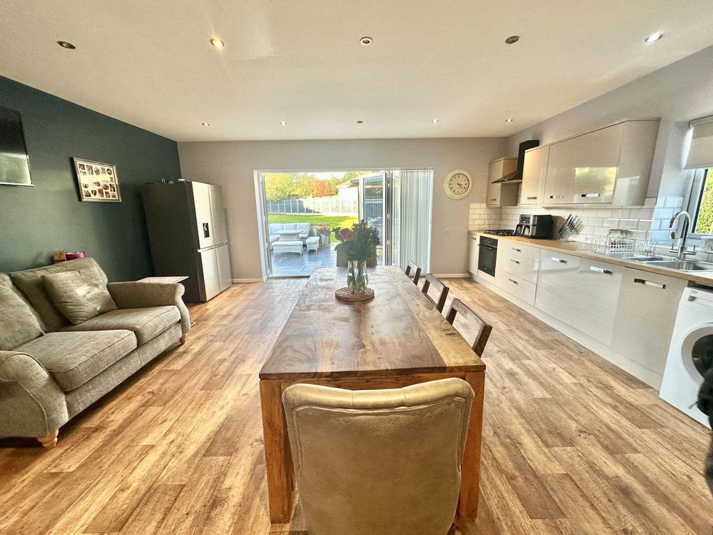 Property photo 2 of 30